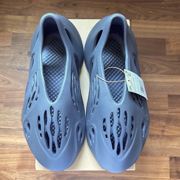 adidas gazelle silver green womens Adidas Yeezy Foam Runner RNNR 
